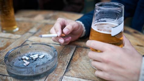 stop smoking momobird|Government considering pub garden smoking ban .